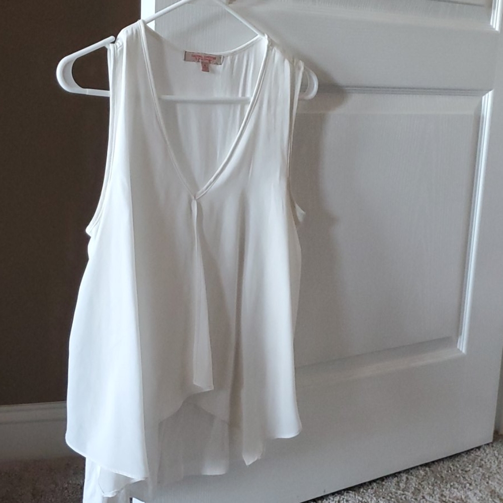 Ladies white sleeveless blouse